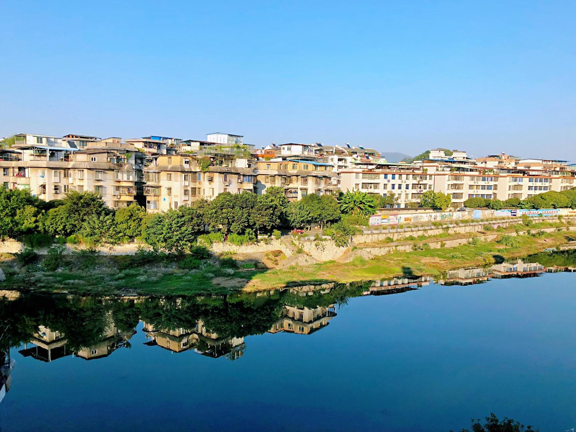 גווילין Lakeside Inn מראה חיצוני תמונה